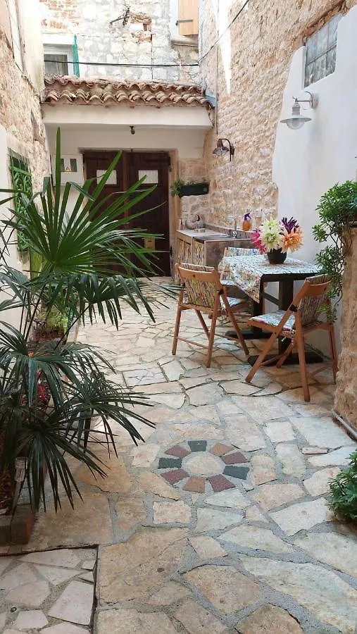 Studio With Garden In Rovinj 0*,